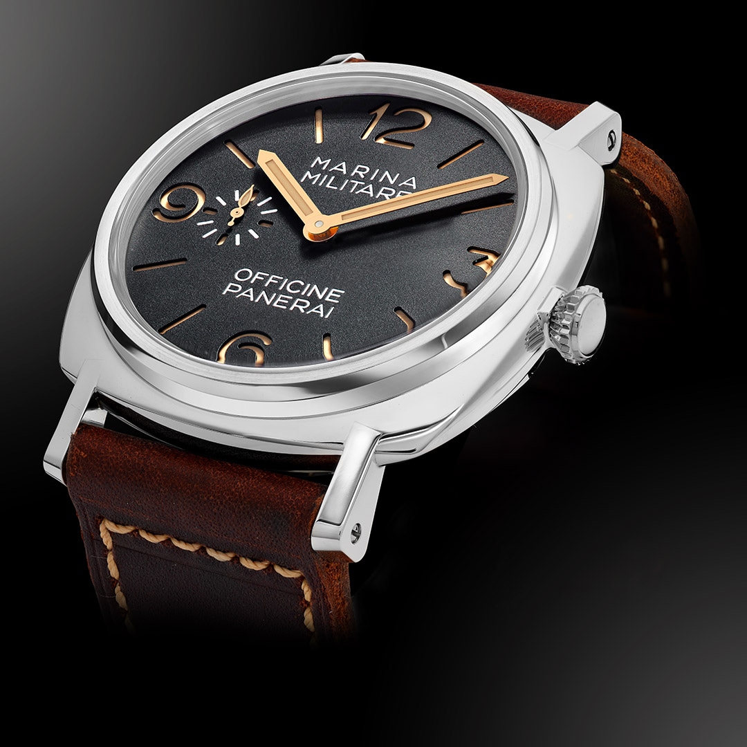 https://www.panerai.com/content/dam/pan-assets/01-home-page/phillips-auction/angelus-detail-1.jpg.transform.default.png