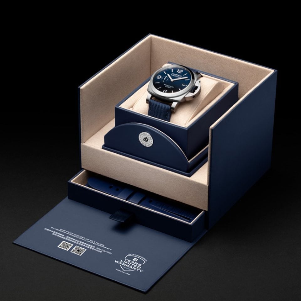 https://www.panerai.com/content/dam/pan-assets/07-about-panerai/07-04-sustainability/2022/products/panerai_products_box.jpg.transform.global_square_image_960.jpg