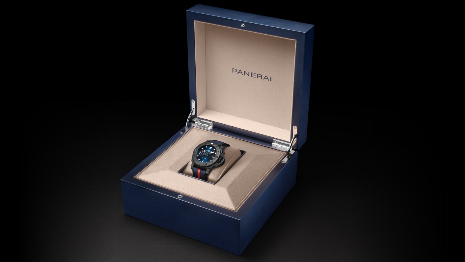Dettaglio della confezione del Panerai Luna Rossa