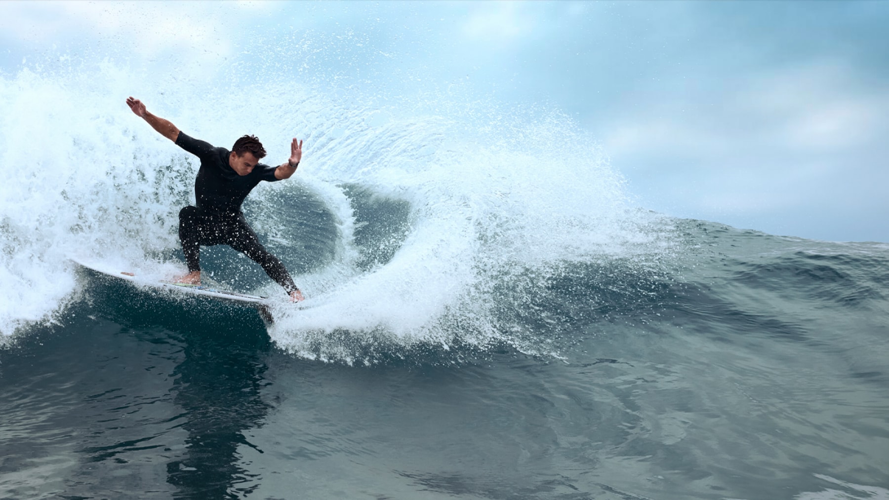 Kauli Vaast with surfboard