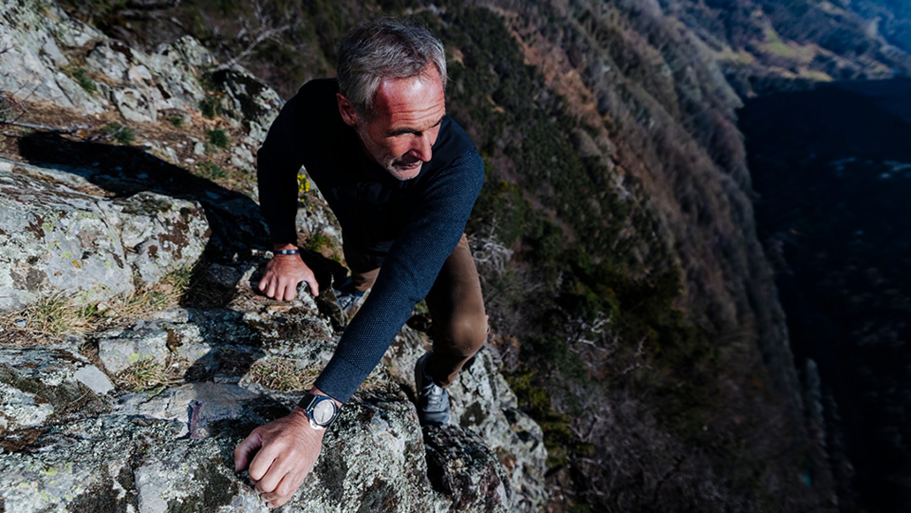 Mike Horn climbing