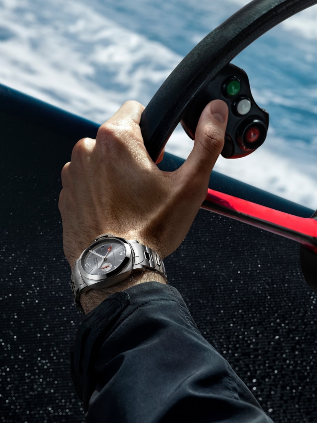 PANERAI Luminor Luna Rossa GMT PAM01791 Detail 