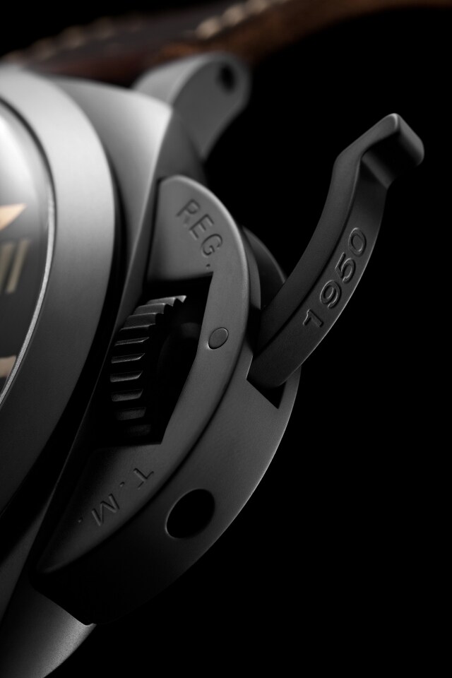 PANERAI Luminor 1950 3 Days Titanio DLC PAM00629 Detail 