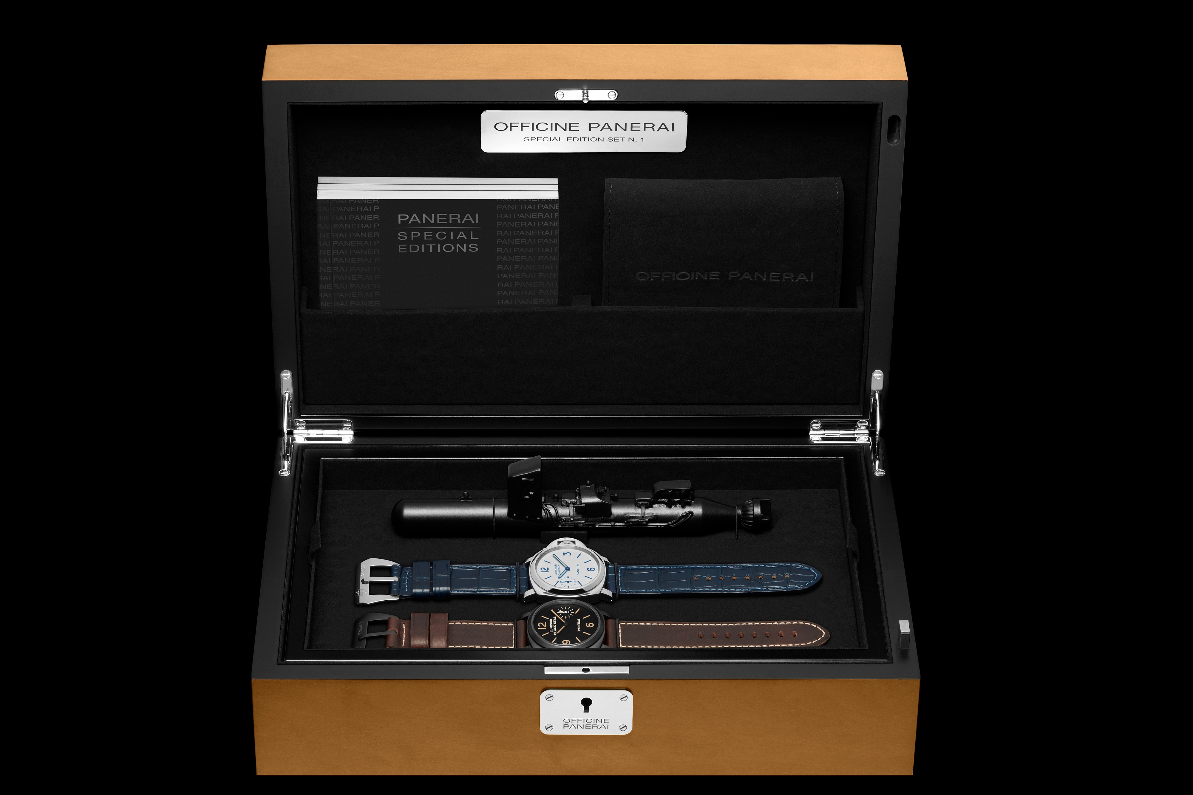 OFFICINE PANERAI 専用ケースとツールセット Panerai Luminor 8 Days Set PAM 786 null | US Panerai Official Website