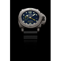 PANERAI Luminor Submersible 1950 3 Days GMT Automatic Titanio PAM00719 Detail 1