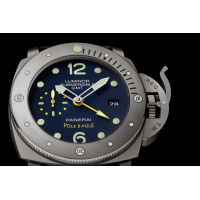 PANERAI Luminor Submersible 1950 3 Days GMT Automatic Titanio PAM00719 Detail 2