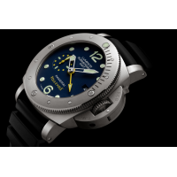 PANERAI Luminor Submersible 1950 3 Days GMT Automatic Titanio PAM00719 Detail 3