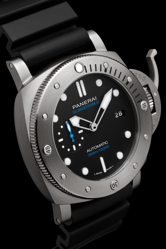 PANERAI Submersible PAM02305 Detail 