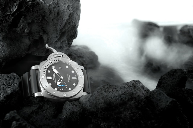 PANERAI Submersible PAM02305 Detail 