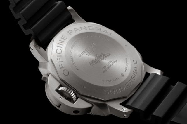 PANERAI Submersible PAM02305 Detail 