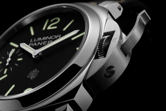PANERAI Luminor Logo PAM01084 Detail 