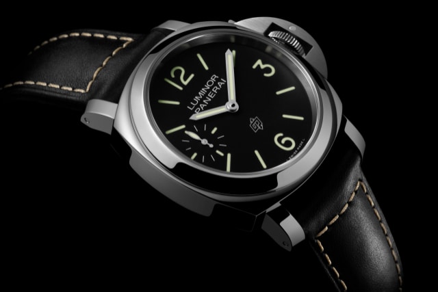 PANERAI Luminor Logo PAM01084 Detail 