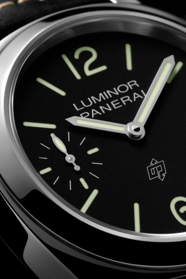 PANERAI Luminor Logo PAM01084 Detail 