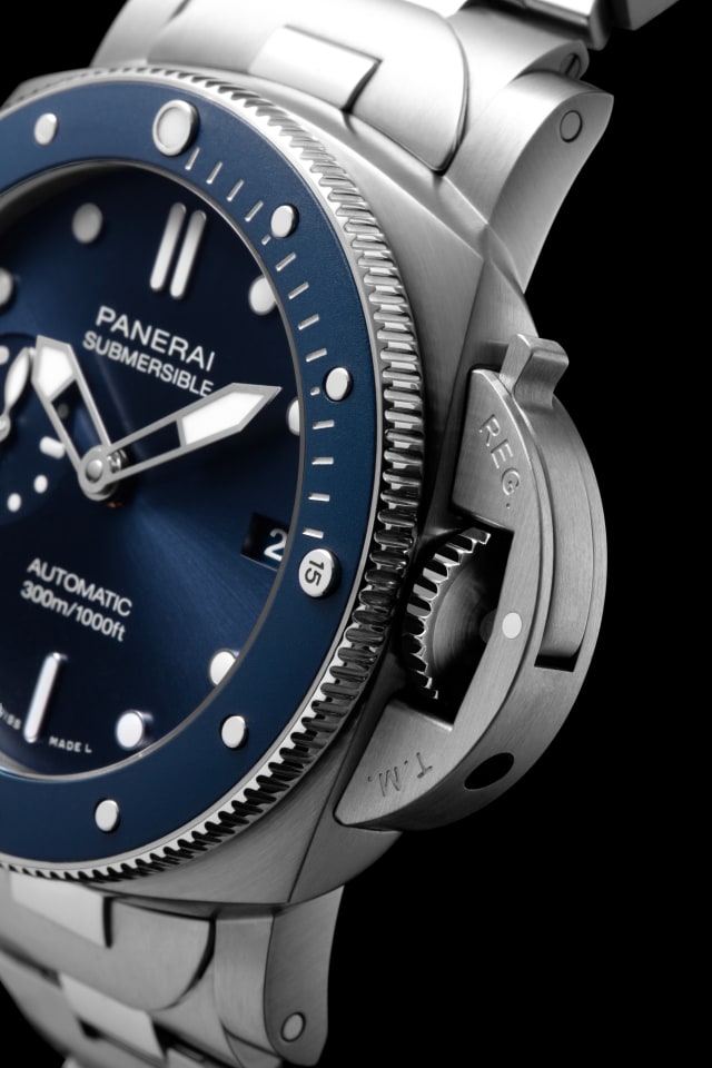 PANERAI  Submersible Blu Notte  PAM02068 Detail 
