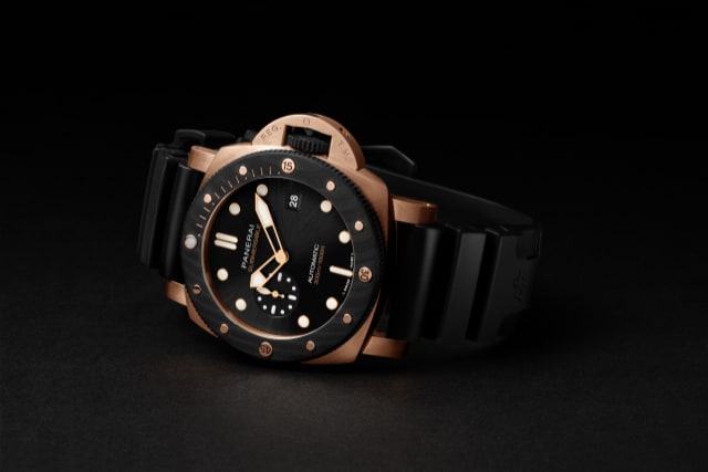 PANERAI Submersible PAM02070 Detail 