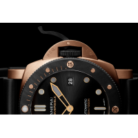 PANERAI Submersible QuarantaQuattro Goldtech™ OroCarbo PAM02070 Detail 1