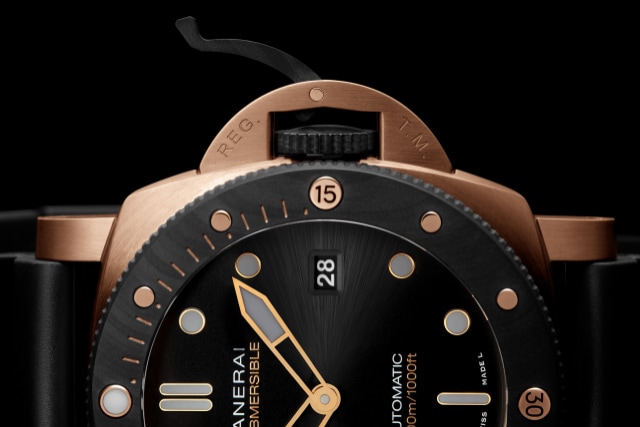 PANERAI Submersible PAM02070 Detail 