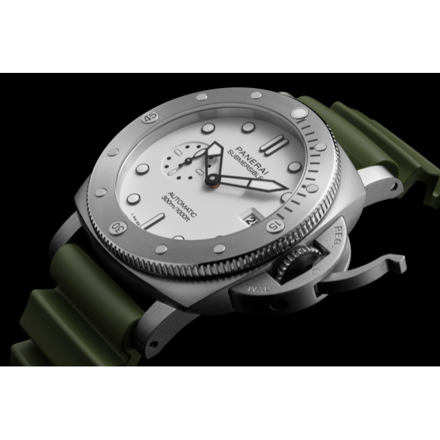 PANERAI Submersible QuarantaQuattro PAM01595 Detail 2