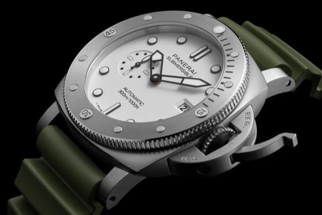 PANERAI Submersible PAM01595 Detail 