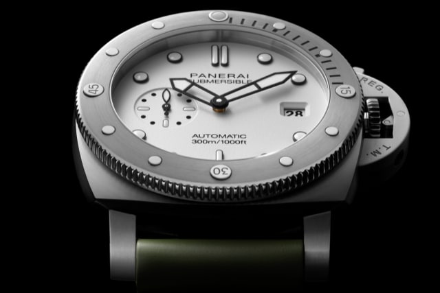 PANERAI Submersible PAM01595 Detail 