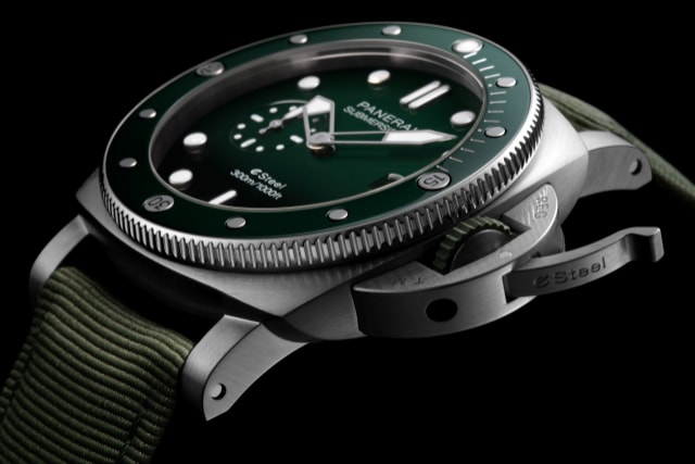 PANERAI Submersible PAM01287 Detail 