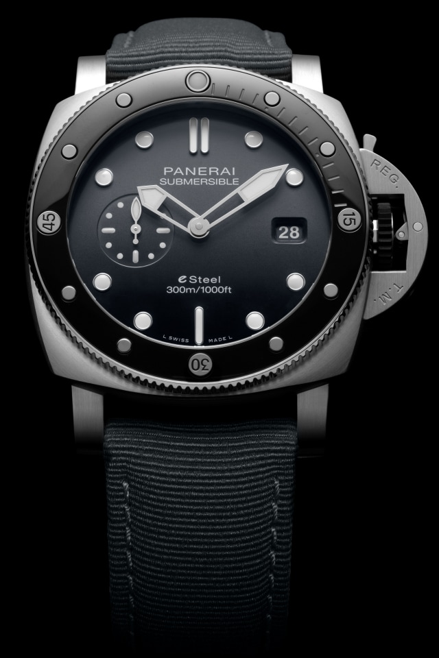 PANERAI Submersible PAM01288 Detail 