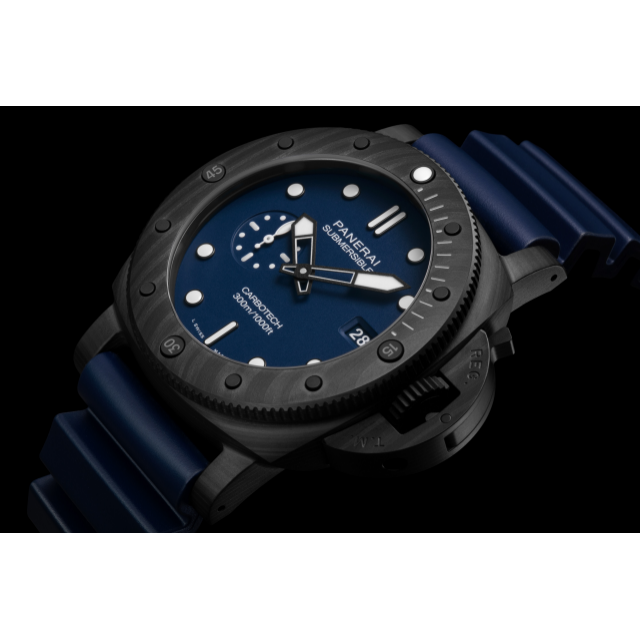 PANERAI Submersible QuarantaQuattro Carbotech™ PAM01232 Detail 1