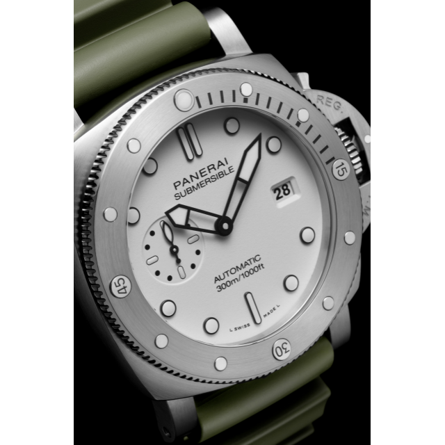 PANERAI Submersible QuarantaQuattro PAM01595 Detail 3