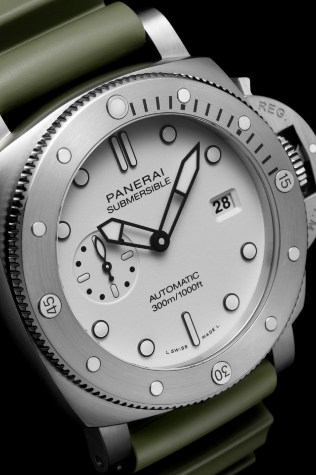 PANERAI Submersible PAM01595 Detail 