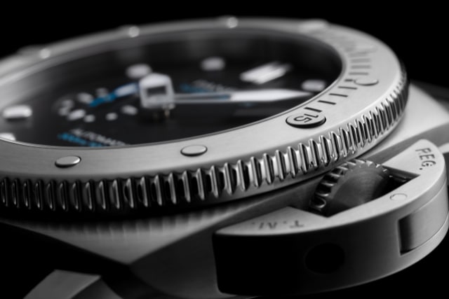 PANERAI Submersible PAM01596 Detail 