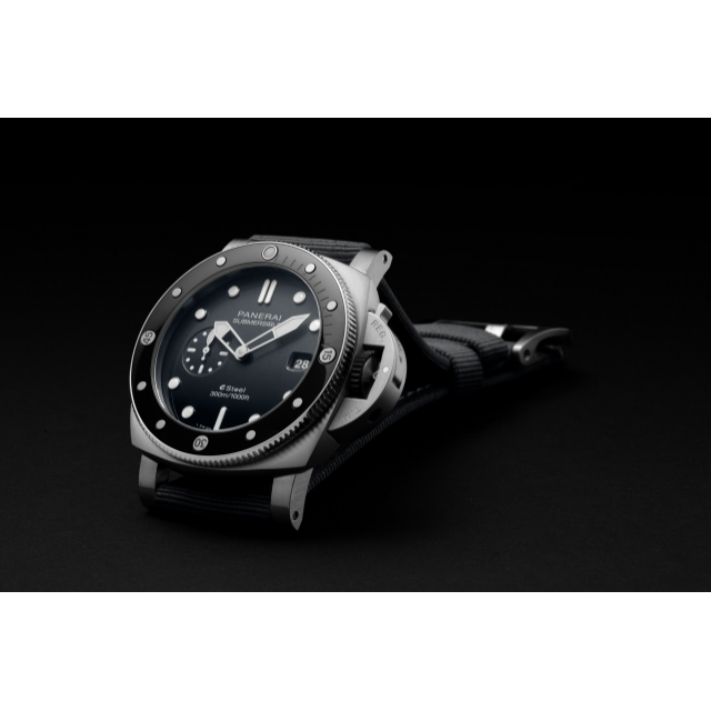 PANERAI Submersible QuarantaQuattro Grigio Roccia PAM01288 Detail 2