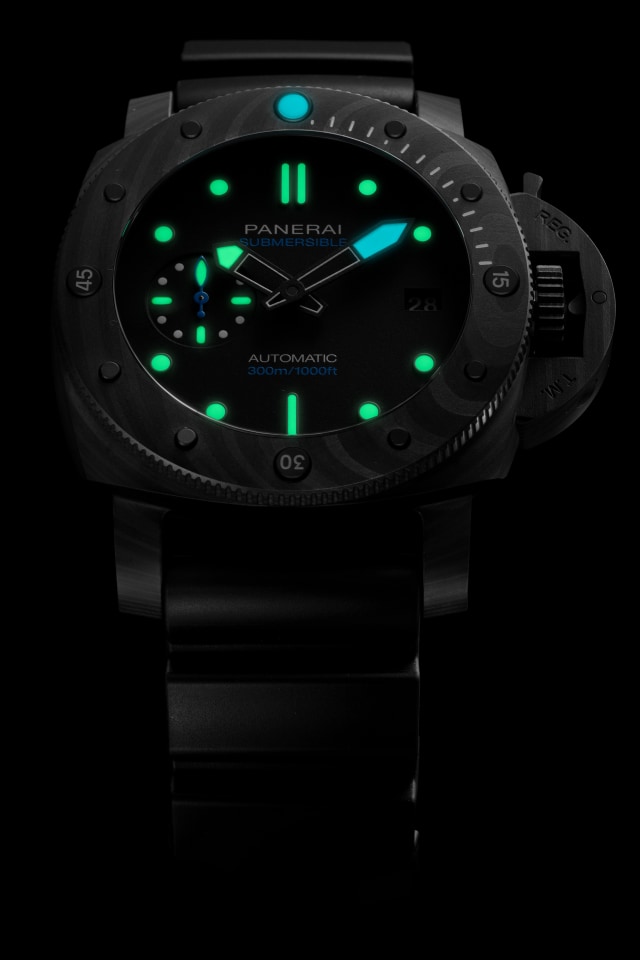 PANERAI Submersible Carbotech™ PAM02231 Detail 