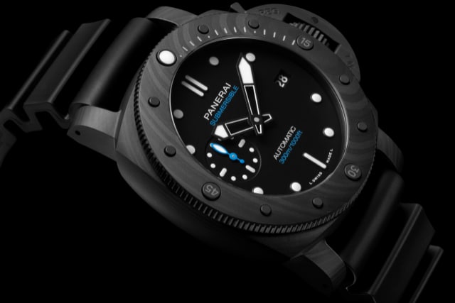 PANERAI Submersible Carbotech™ PAM02231 Detail 