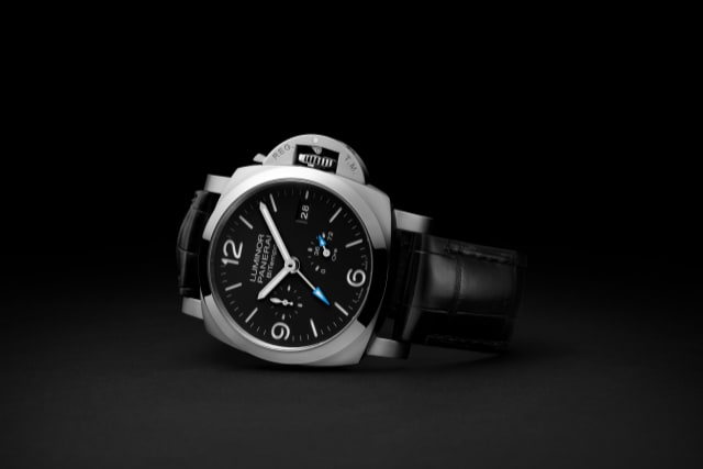 PANERAI Luminor Power Reserve GMT PAM01360 Detail 