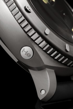 PANERAI Luminor Submersible 1950 2500m 3 Days Automatic Titanio PAM00364 Detail 