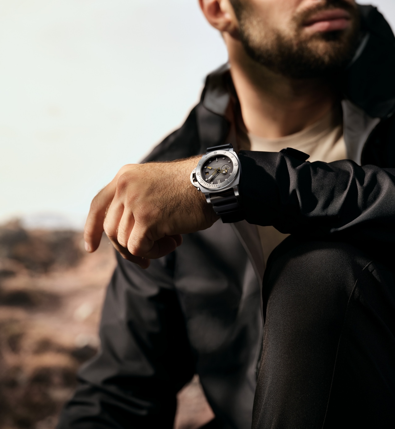 PANERAI Submersible Navy SEALs GMT PAM01323 Detail