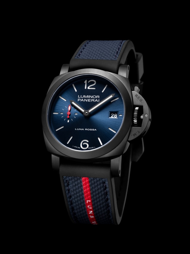PANERAI Luminor Quaranta Steel DLC Luna Rossa PAM01408 Detail 