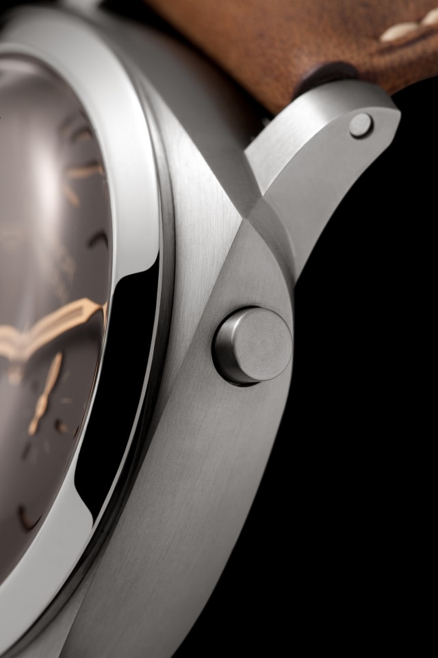 PANERAI Luminor 1950 Chrono Monopulsante Left-Handed 8 Days Titanio PAM00579 Detail 