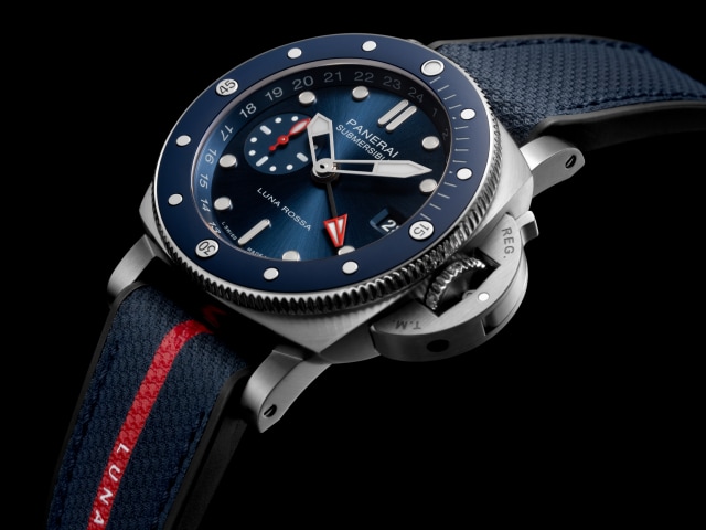 PANERAI Submersible GMT Luna Rossa Titanio PAM01507 Detail 