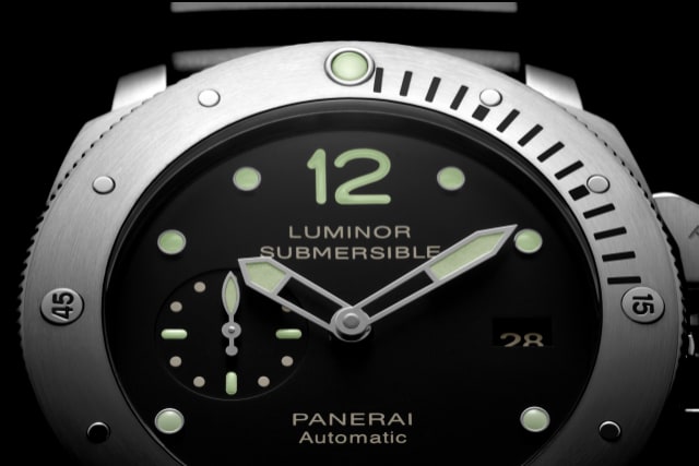 PANERAI Luminor Submersible 1950 3 Days Automatic Titanio PAM00571 Front 4