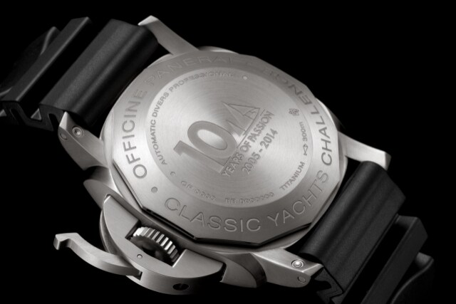 PANERAI Luminor Submersible 1950 3 Days Automatic Titanio PAM00571 Detail 