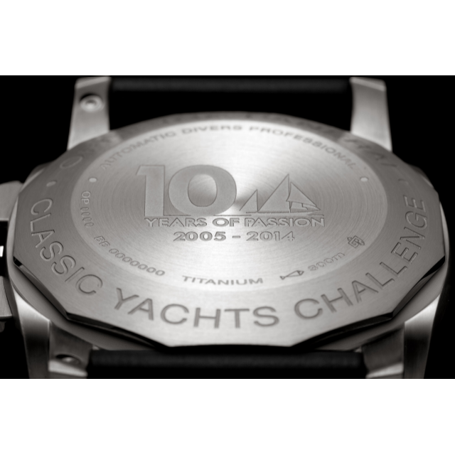 PANERAI Luminor Submersible 1950 3 Days Automatic Titanio PAM00571 Detail 2