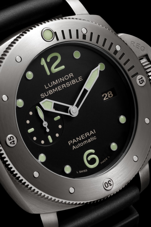 PANERAI Luminor Submersible 1950 3 Days Automatic Titanio PAM00571 Detail 