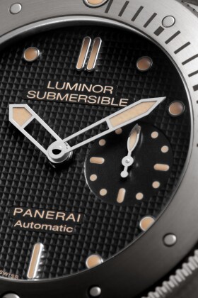 PANERAI Luminor Submersible 1950 Left-Handed 3 Days Automatic Titanio PAM00569 Detail 
