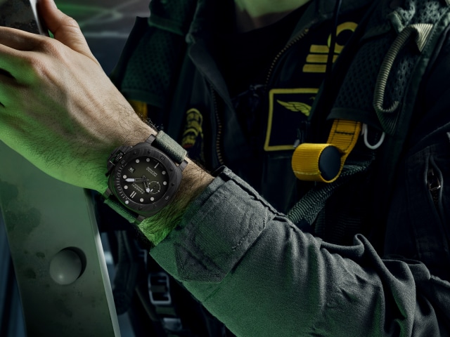 PANERAI Submersible Marina Militare PAM01698 Detail 