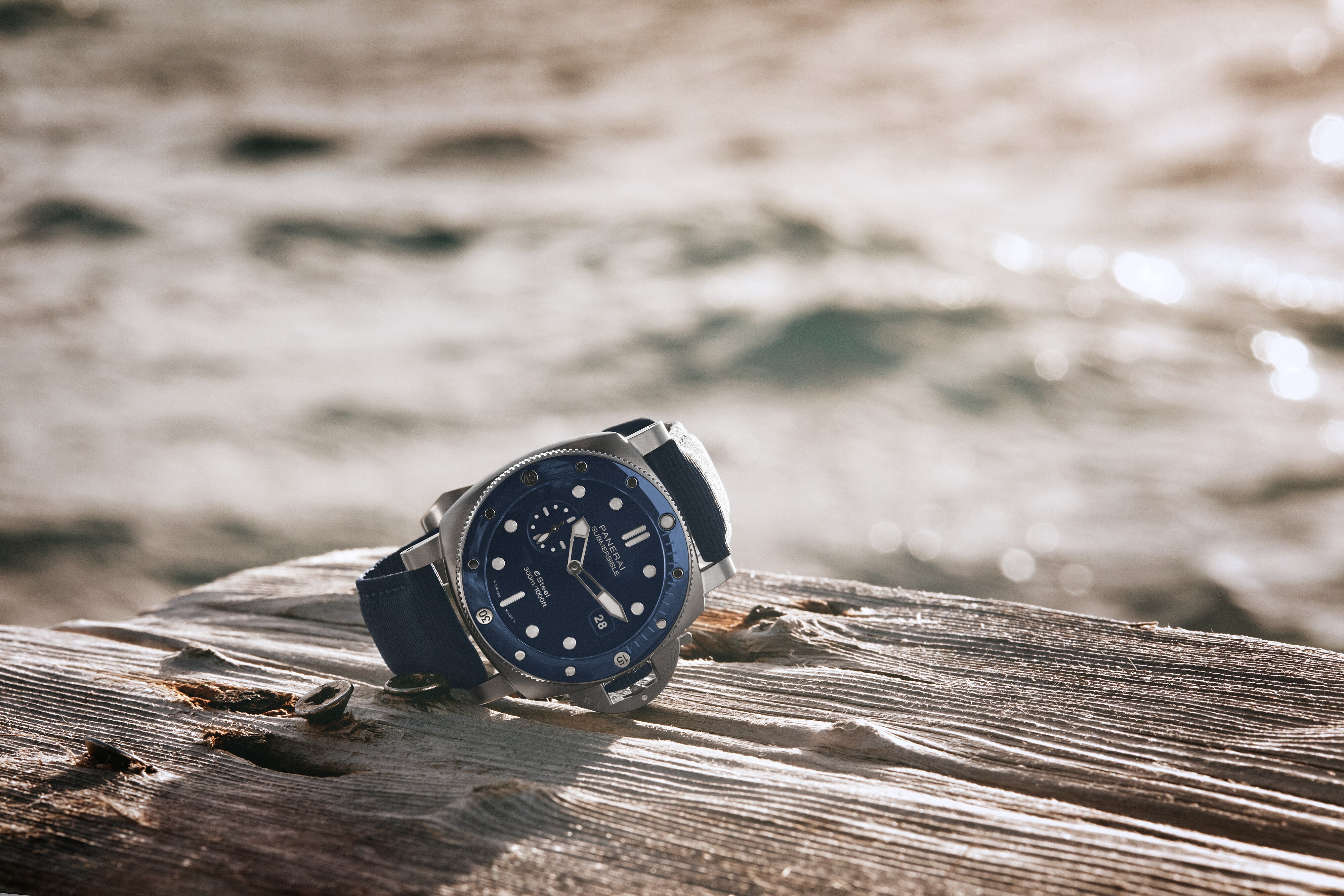 submersible quarantaquattro esteel ™ blu profondo