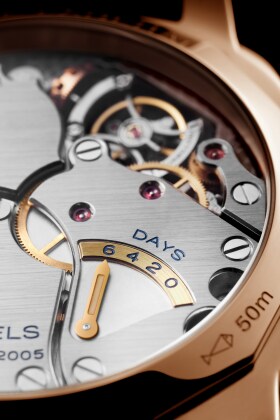 PANERAI Radiomir 1940 Tourbillon GMT Oro Rosso PAM00558 Detail 