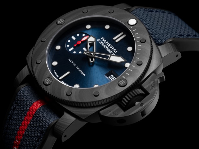 PANERAI Submersible Luna Rossa Carbotech™ PAM01563 Detail 