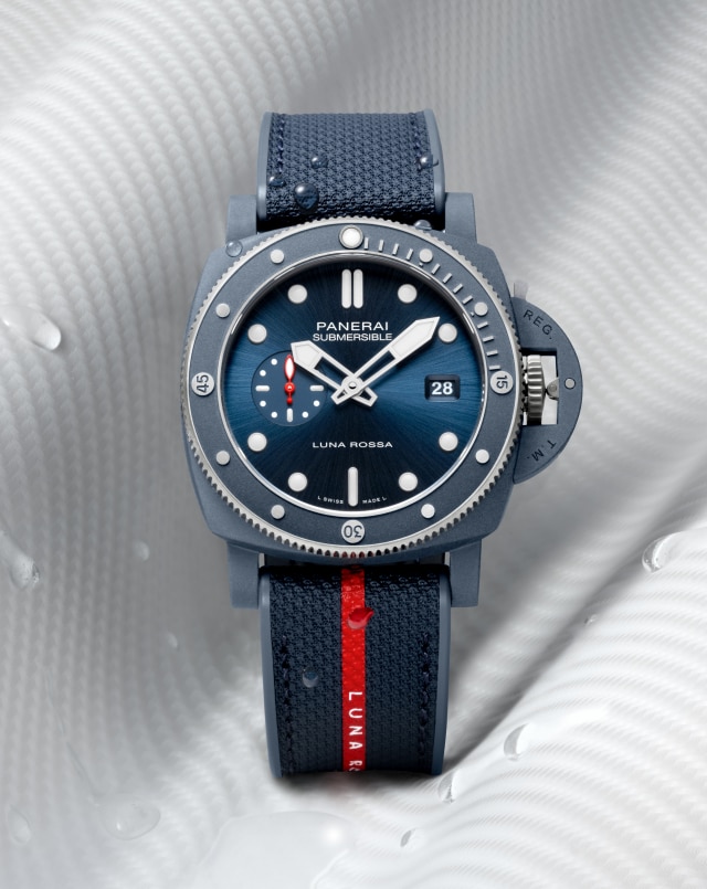 PANERAI Submersible Luna Rossa PAM01466 Detail 