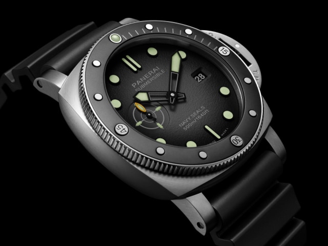 PANERAI Submersible Navy SEALs PAM01738 Detail 